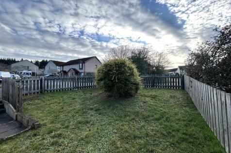 FRONT GARDEN.JPG
