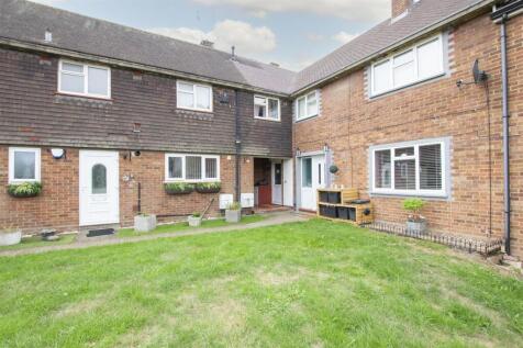 2-bed flat on Lakeside Road, Cheshunt, EN8, £1,750/mo