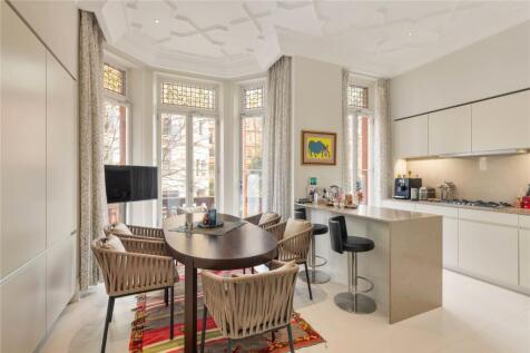 Dining/Kitchen Area