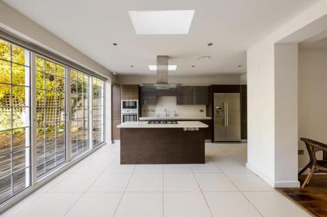 Hermitage Close, E18