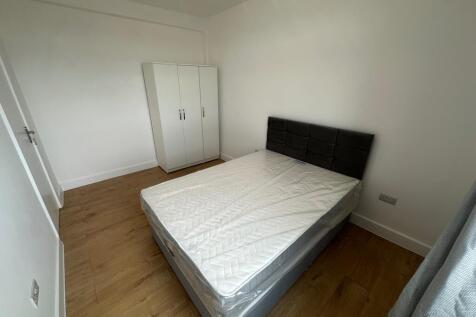 Flat , Acton House,  Horn Lane, London photo 5