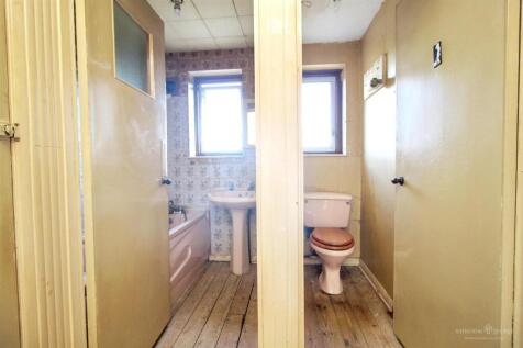Bathroom &amp; separate WC