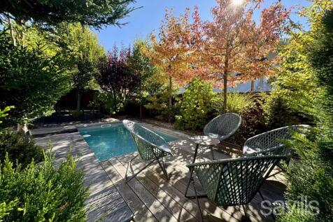 Tree-lined outdoor with swimming pool house Bozel