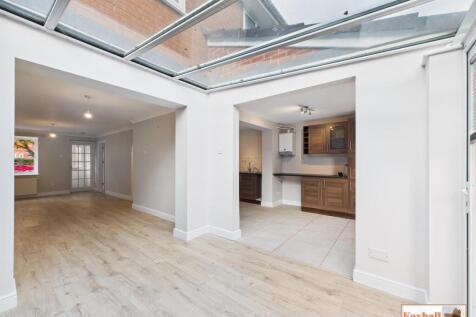 Conservatory Style Dining Area