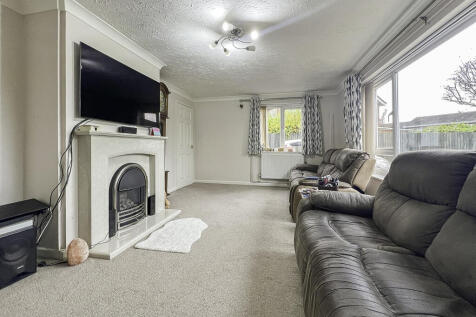 LIVING ROOM (3)