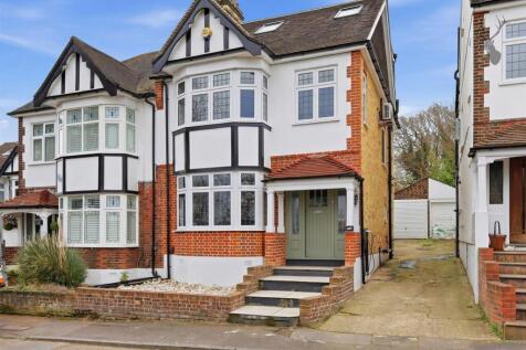 Buckhurst Hill, IG9 - property photo