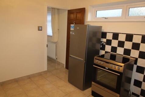 Lancaster Drive, Hornchurch, RM12 5SP photo 4