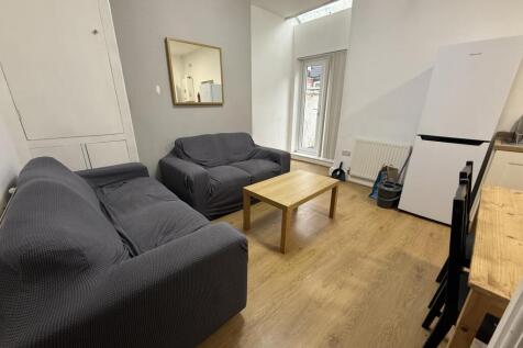 Cedar Grove, Fallowfield, £145pppw photo 3