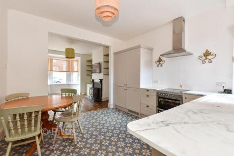 Kitchen/ Dining Area