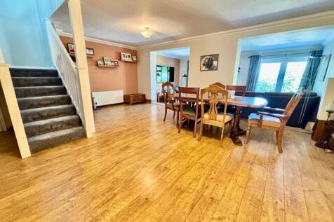 Dining room.jpeg