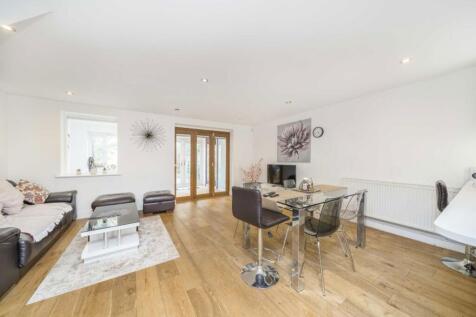 Telegraph Place, London photo 3