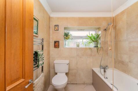 0W1SSE - Bathroom B.jpg