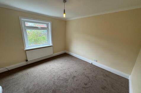 Leeds Road, Shipley, BD18 photo 5