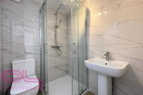 Queens Gardens Shower Room.jpg