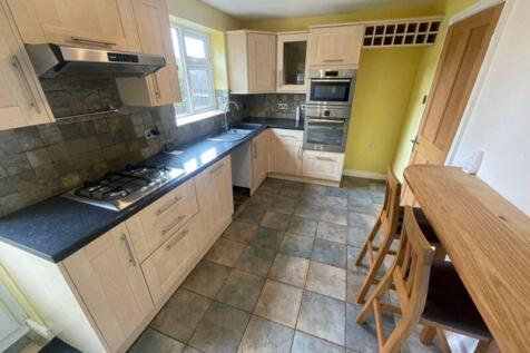 3 Bedroom house to rent, Primrose Close, Haydon Wick photo 4