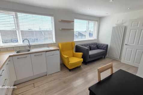 KITCHEN/LOUNGE