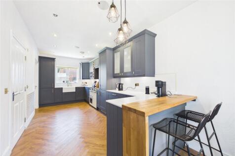 Kitchen B'fast Room