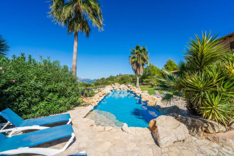 Mediterran pool area