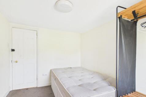 CAM01740G0-PR0547-STILL014