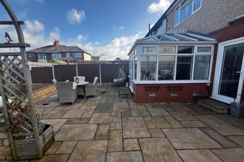 Rear garden paved area