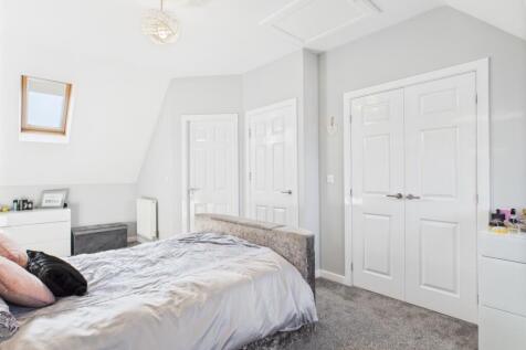 CAM03729G0-PR0041-STILL026