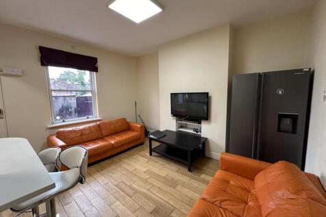 5 Double Bed - 3 Bath - Student House photo 3