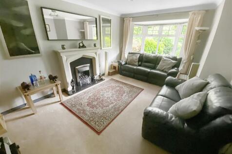 Living Room (2).jpg