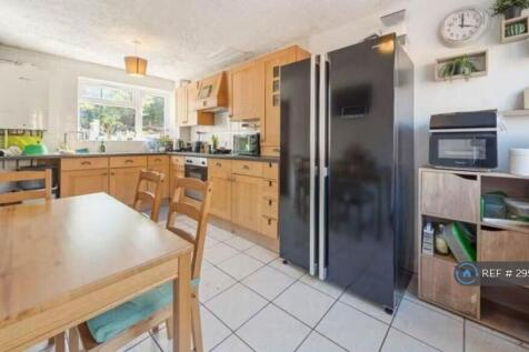 Russell Road, London, E16 photo 3