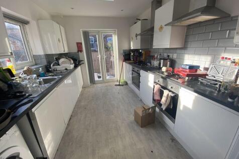 8-bed house on Lenton Boulevard, Nottingham, £4,853/mo