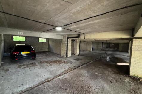 COMMUNAL GROUNDS &amp; PARKING