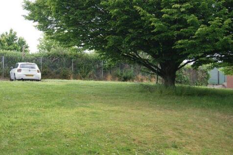 Shared lawn / parking