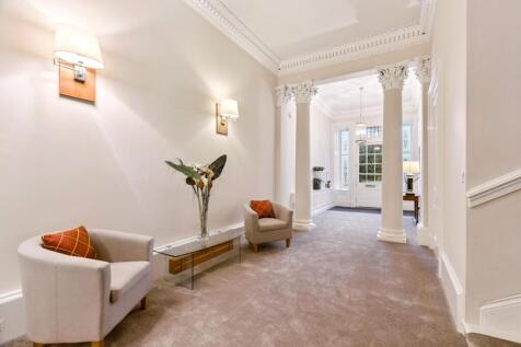4 bed, 3 bath Apartment in Glasgow - Photo 4