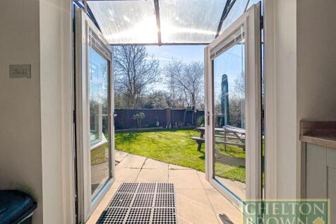 Kitchen &amp; Breakfast