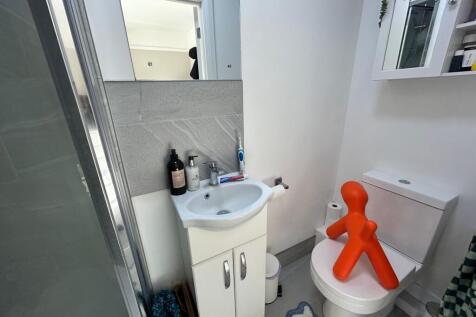 Bedroom 4 Ensuite