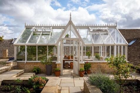 16 - High Barn - GL6 0QA - Web.jpg