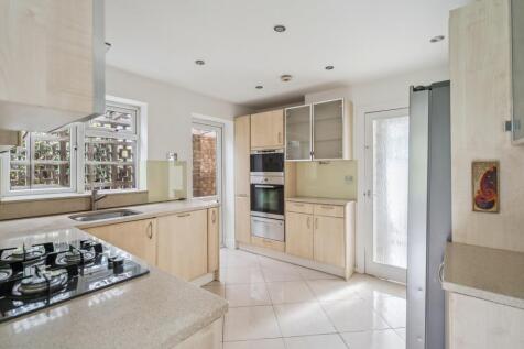 Bishops Avenue, Northwood photo 4