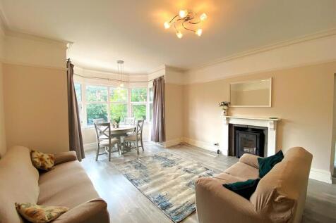 Flat 2, 69 De la Warr Rd - Lounge2.jpg