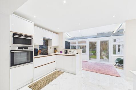 CAM03750G0-PR0091-STILL006