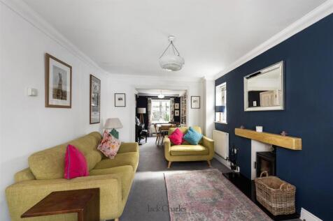 1 Albion Close, TN11 0DR 004.jpg
