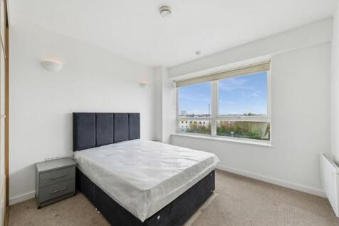 Dolphin House, Windmill Road, TW16 photo 5