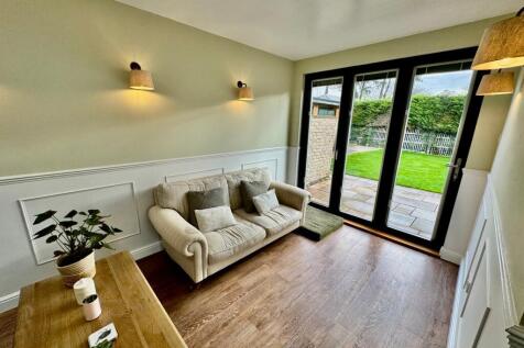 Garden Room &amp; Bi-Fold Doors