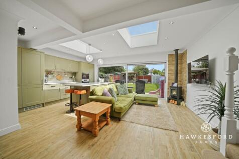 Roseleigh Road, Sittingbourne - Reception/kitchen area