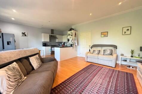 LIVING ROOM/KITCHEN