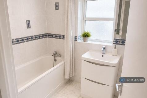 Studio 3 Bathroom