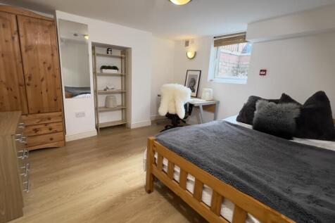 16 Clarendon Avenue, Leamington Spa photo 4