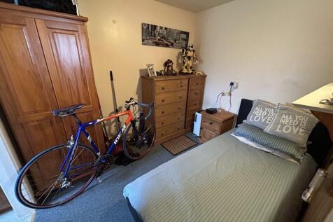 77 Norman Drive, Mirfield, WF14 9SS photo 4