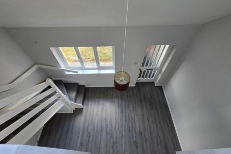 Petersham Close, Newport Pagnell, Milton Keynes, MK16 photo 4