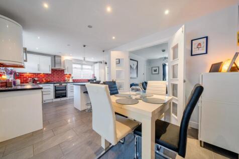 7 Amundsen Close