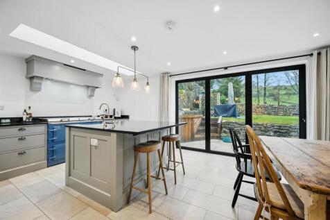 Kitchen-Diner towards garden.jpg