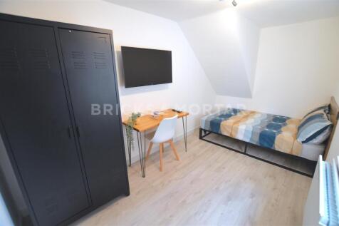 12 Wolseley Gardens Yellow Bedroom.jpg